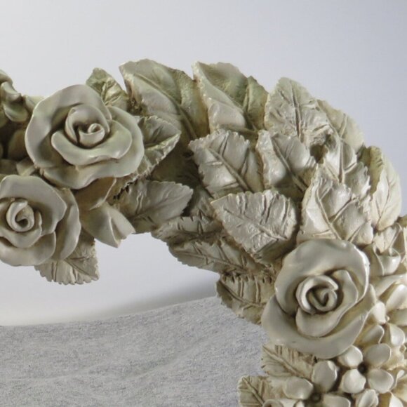 Vintage Heart Hydrangea & Rose Wreath Wall Hanging Ivory w shading Heavy Resin - Picture 2 of 7